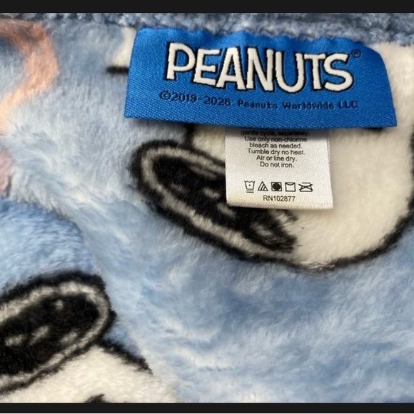 Peanuts snoopy hearts valentines throw blanket - Picture 4 of 4